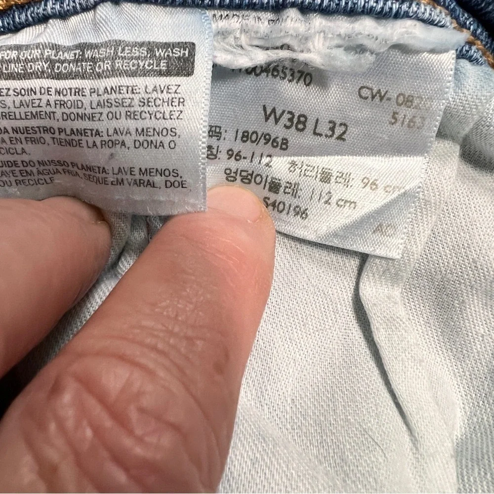 LEVI’S 550 JEANS. Great used condition. Size 38/32. Medium Wash. Frayed hems